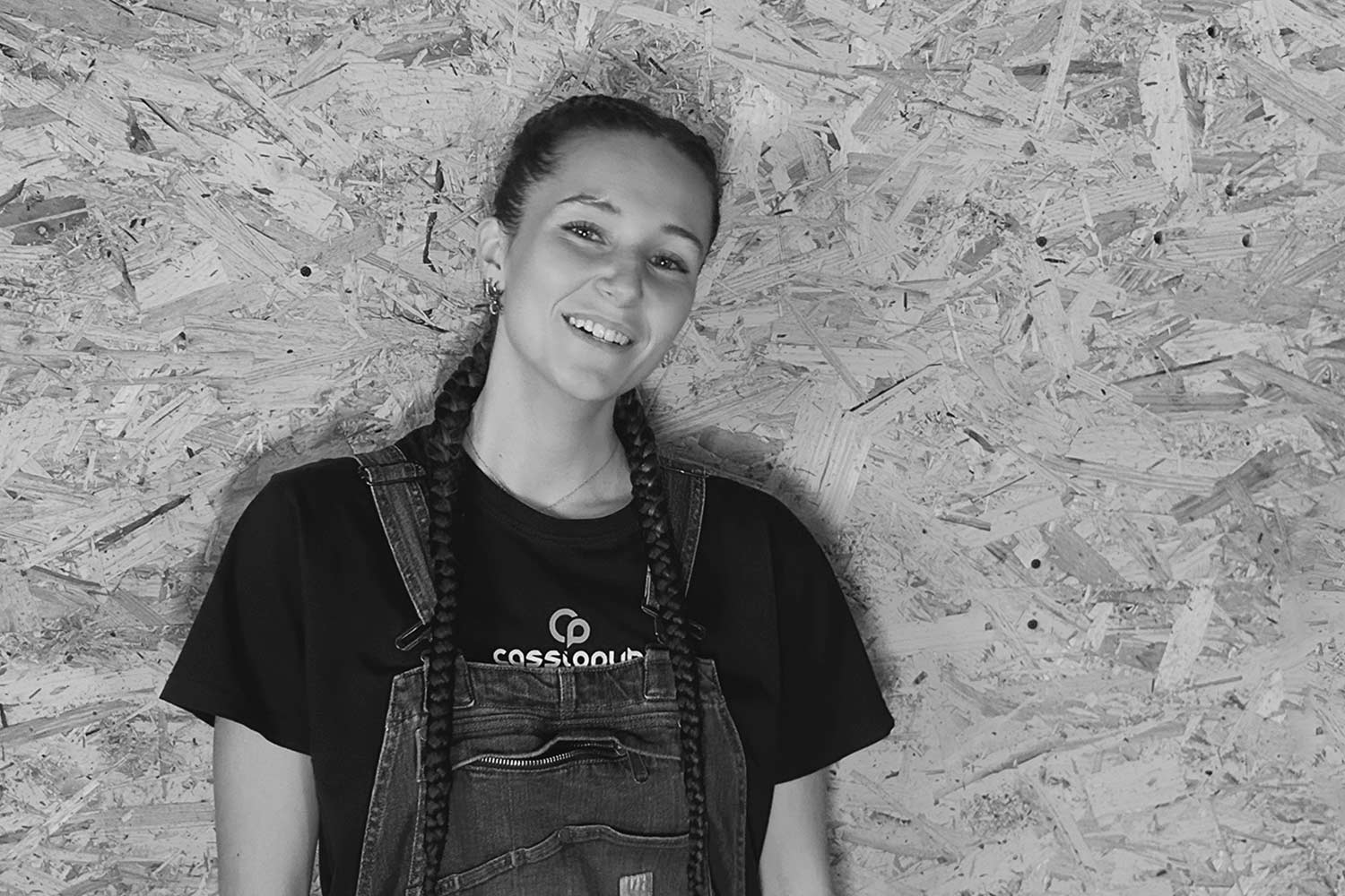 Jade LALO, agence spécialisée dans la réalisation d'enseigne, signalétique, covering véhicule, vitrine, à Aurillac (Cantal) et Rognac (Bouches-du-Rhône).