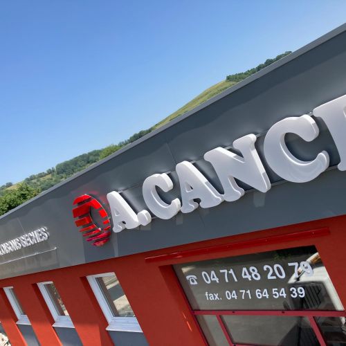 Enseignes réalisées par Cassiopub, agence à Aurillac (Cantal) et Rognac (Bouches-du-Rhône).