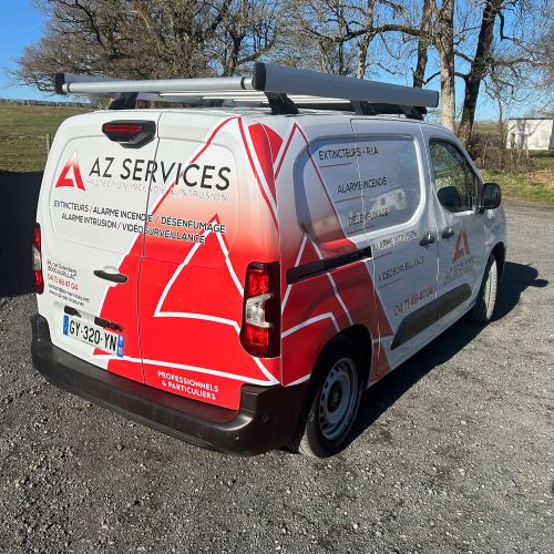 Marquage de véhicules réalisé par Cassiopub, agence à Aurillac (Cantal) et Rognac (Bouches-du-Rhône).