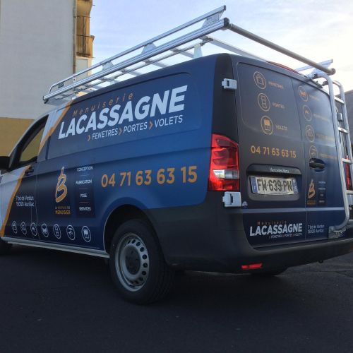 Marquage de véhicules réalisé par Cassiopub, agence à Aurillac (Cantal) et Rognac (Bouches-du-Rhône).