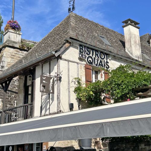 Enseignes réalisées par Cassiopub, agence à Aurillac (Cantal) et Rognac (Bouches-du-Rhône).