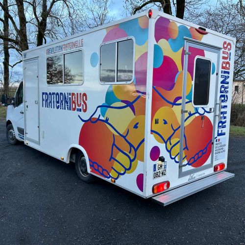 Marquage de véhicules réalisé par Cassiopub, agence à Aurillac (Cantal) et Rognac (Bouches-du-Rhône).