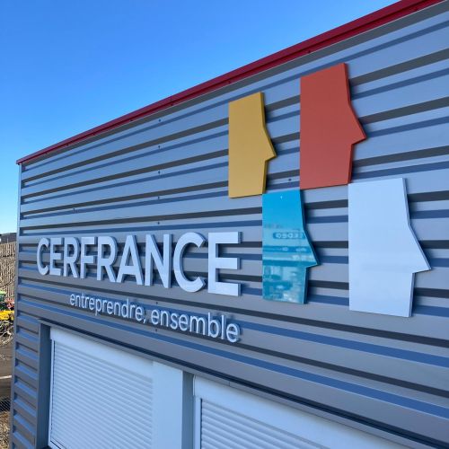 Enseignes réalisées par Cassiopub, agence à Aurillac (Cantal) et Rognac (Bouches-du-Rhône).