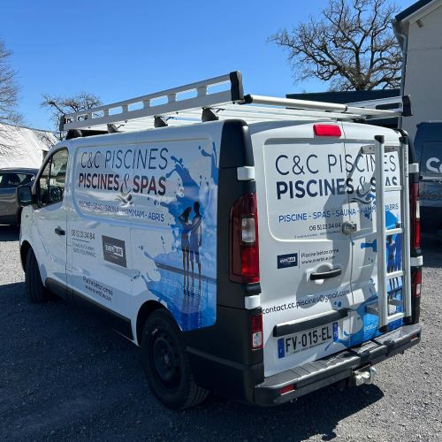 Marquage de véhicules réalisé par Cassiopub, agence à Aurillac (Cantal) et Rognac (Bouches-du-Rhône).