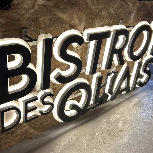 Enseignes réalisées par Cassiopub, agence à Aurillac (Cantal) et Rognac (Bouches-du-Rhône).