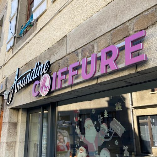 Enseignes réalisées par Cassiopub, agence à Aurillac (Cantal) et Rognac (Bouches-du-Rhône).