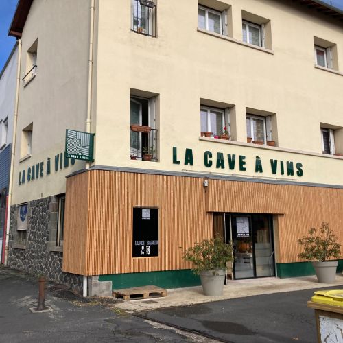 Enseignes réalisées par Cassiopub, agence à Aurillac (Cantal) et Rognac (Bouches-du-Rhône).