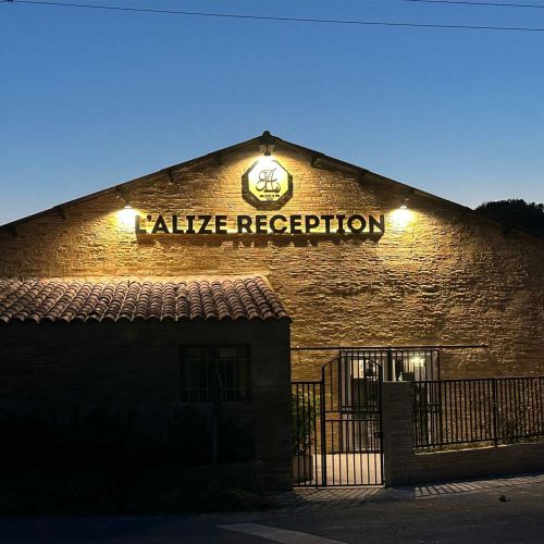 Enseignes réalisées par Cassiopub, agence à Aurillac (Cantal) et Rognac (Bouches-du-Rhône).