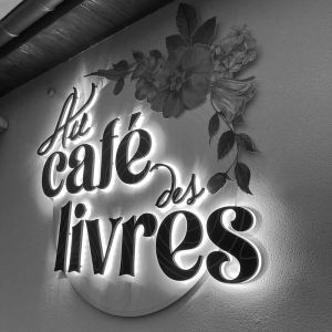  Enseigne : Améliorez la visibilité de votre commerce avec Cassiopub