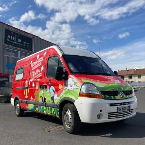 Marquage de véhicules réalisé par Cassiopub, agence à Aurillac (Cantal) et Rognac (Bouches-du-Rhône).