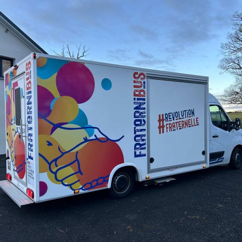 Marquage de véhicules réalisé par Cassiopub, agence à Aurillac (Cantal) et Rognac (Bouches-du-Rhône).