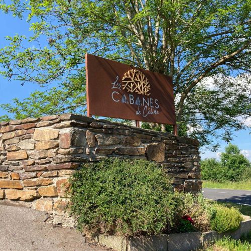 Enseignes réalisées par Cassiopub, agence à Aurillac (Cantal) et Rognac (Bouches-du-Rhône).