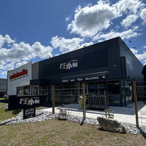 Enseignes réalisées par Cassiopub, agence à Aurillac (Cantal) et Rognac (Bouches-du-Rhône).