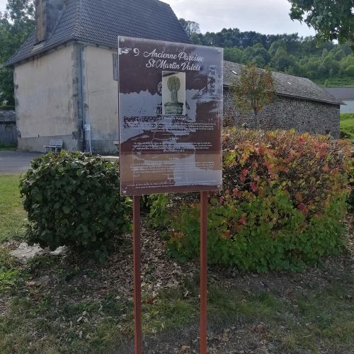 Signalétique réalisée par Cassiopub, agence à Aurillac (Cantal) et Rognac (Bouches-du-Rhône).