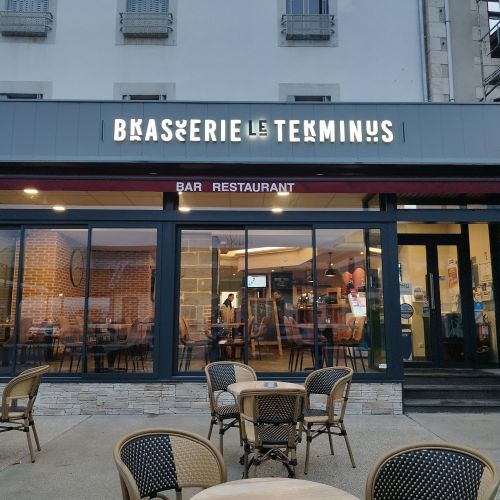 Enseignes réalisées par Cassiopub, agence à Aurillac (Cantal) et Rognac (Bouches-du-Rhône).