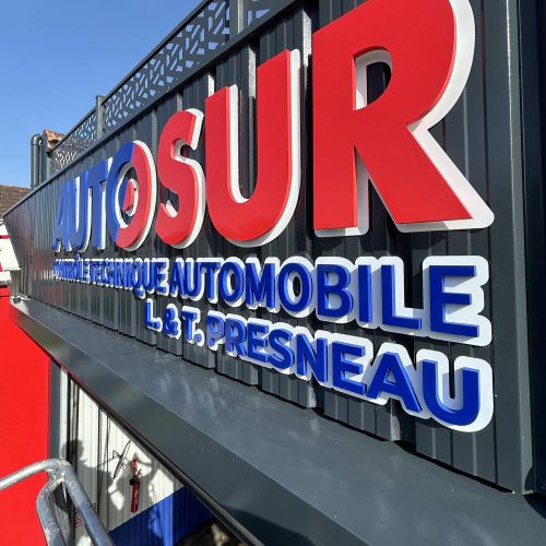 Enseignes réalisées par Cassiopub, agence à Aurillac (Cantal) et Rognac (Bouches-du-Rhône).