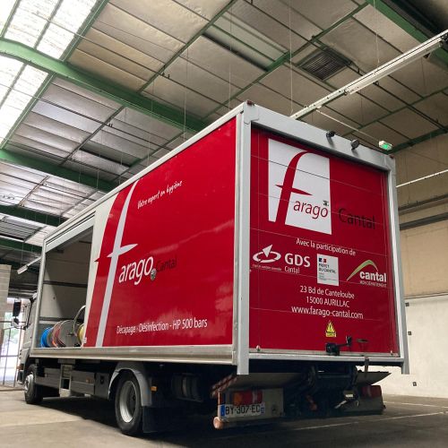 Marquage de véhicules réalisé par Cassiopub, agence à Aurillac (Cantal) et Rognac (Bouches-du-Rhône).