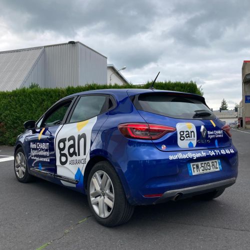 Marquage de véhicules réalisé par Cassiopub, agence à Aurillac (Cantal) et Rognac (Bouches-du-Rhône).