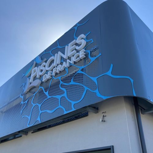 Enseignes réalisées par Cassiopub, agence à Aurillac (Cantal) et Rognac (Bouches-du-Rhône).