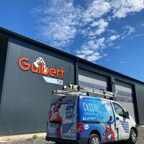 Enseignes réalisées par Cassiopub, agence à Aurillac (Cantal) et Rognac (Bouches-du-Rhône).