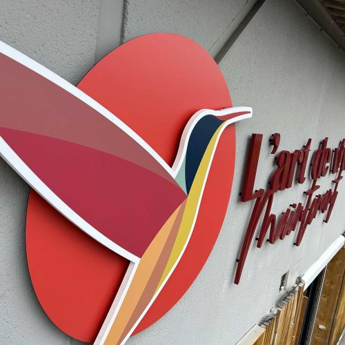 Enseignes réalisées par Cassiopub, agence à Aurillac (Cantal) et Rognac (Bouches-du-Rhône).