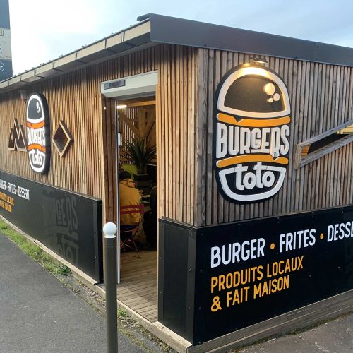 Enseignes réalisées par Cassiopub, agence à Aurillac (Cantal) et Rognac (Bouches-du-Rhône).