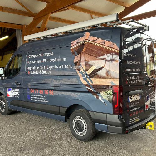 Marquage de véhicules réalisé par Cassiopub, agence à Aurillac (Cantal) et Rognac (Bouches-du-Rhône).