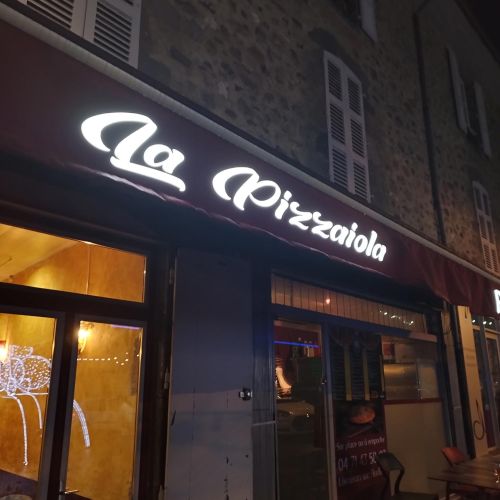 Enseignes réalisées par Cassiopub, agence à Aurillac (Cantal) et Rognac (Bouches-du-Rhône).